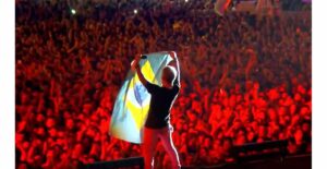 Cantor internacional exibe bandeira do Cruzeiro no Rock in Rio