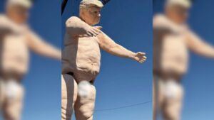 Escultura de Trump gigante e pelado é inaugurada nos EUA