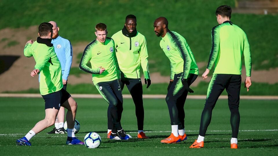 Jogadores do Manchester City durante treino