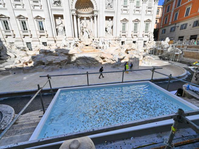 A Fontana di Trevi, uma obra de arte barroca, atrai cerca de 4 milhões de visitantes por ano, foi construída em meados do século XVIII (Reprodução/X)