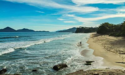 Praia Vermelha do Centro, em Ubatuba, litoral norte de São Paulo (Créditos: depositphotos.com / gustavo_asciutti)