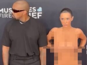 Bianca Censori acompanha Kanye West quase totalmente nua no Grammy 2025