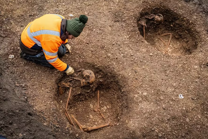 Mortos sentados: descoberta arqueológica intriga especialistas