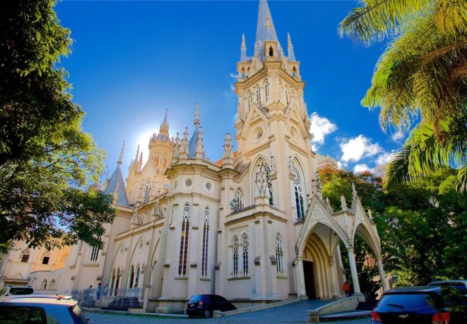 Igreja de Boa Viagem, no Centro-Sul da capital, tem missas missas ao longo do dia, às 12h15, 15h e 18h15