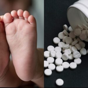 Pés de bebê e medicamentos em uma montagem de duas imagens