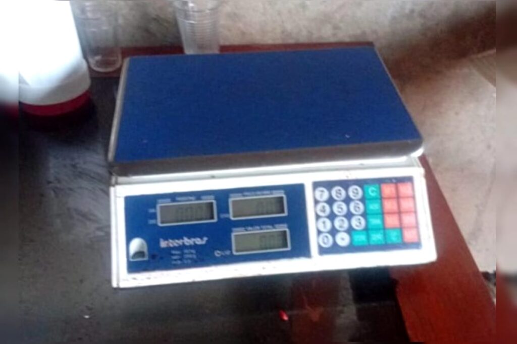 Balança utilizada para venda clandestina de carne bovina