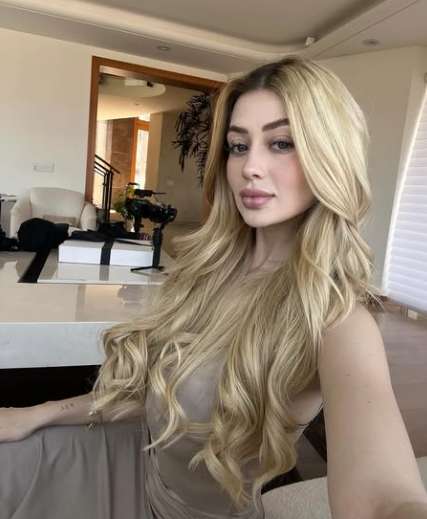 Valeria Márquez posando em foto