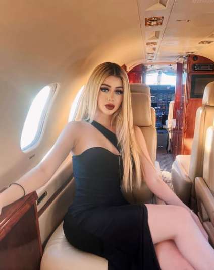 Valeria Márquez posando em foto
