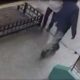 Homem batendo na mulher na rua