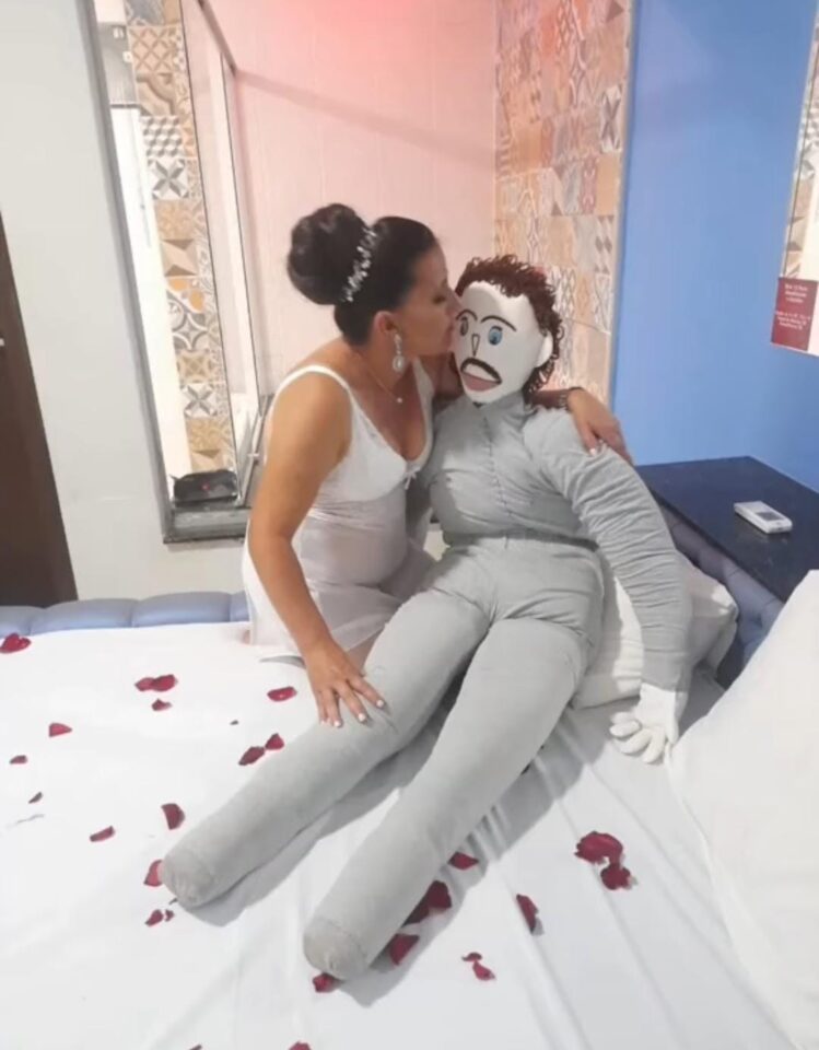 Meirivone Rocha com Marcelo após 'casamento'