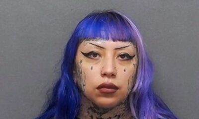 Ashley Pardo tem cabelo roxo e tatuagens no rosto