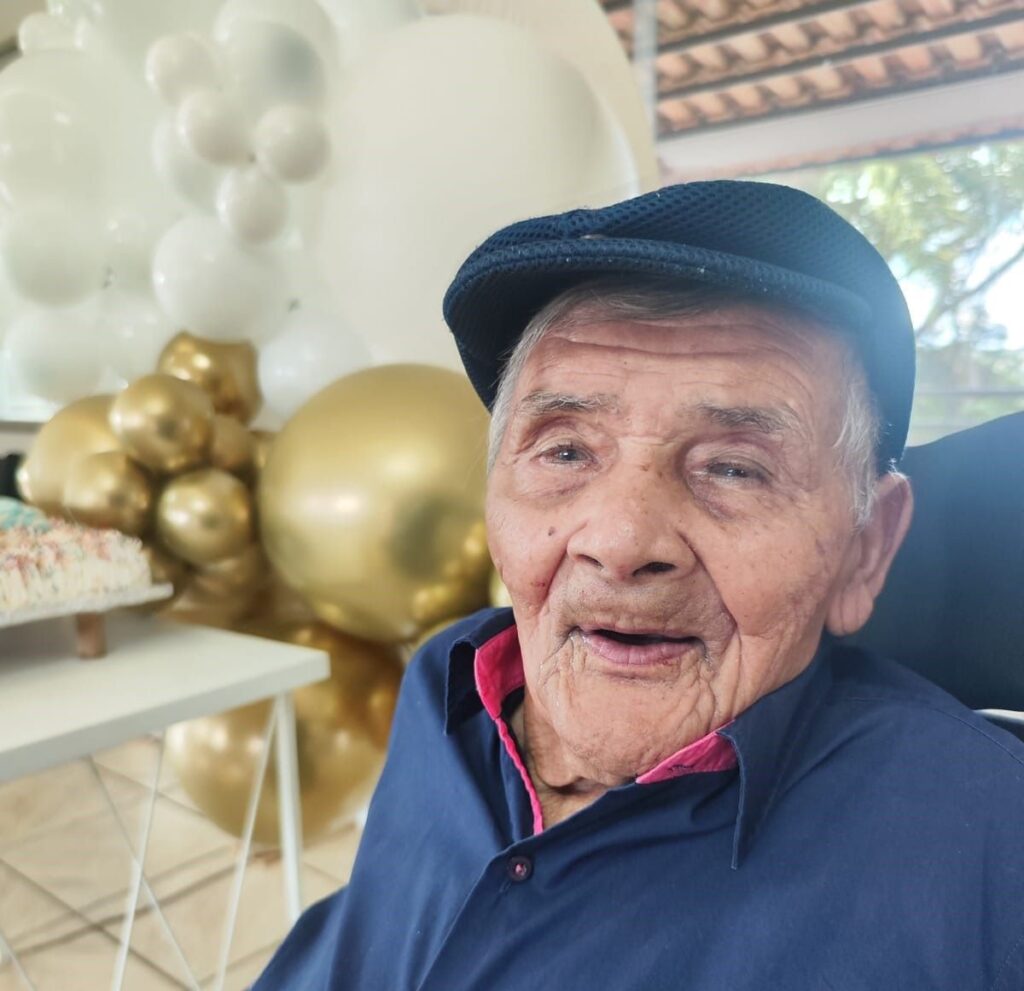 Levino da Costa de Jesus em foto durante sua festa de aniversário