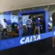 Fila para entrada em agência da Caixa.