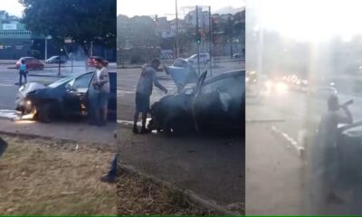 Três cenas de um acidente de trânsito em Belo Horizonte mostram um carro com a frente destruída e fumaça saindo do capô; ao lado, um homem segura uma garrafa de cerveja e bebe em pé, ao lado do veículo.