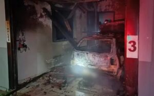 Carro com perda total após incêndio