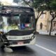 Frente do ônibus ficou destruído após acidente