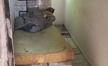 Cômodo em que homem era mantido em cárcere privado com apenas um colchão