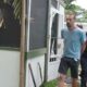Criança morre trancada em veículo enquanto pai bebia em bar