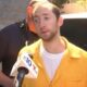 homem preso dando entrevista
