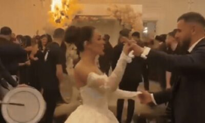 Casamento na Austrália viraliza após fogo atingir arco floral na entrada dos noivos