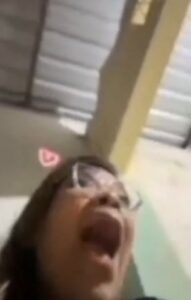 Mulher momentos antes de ser baleada