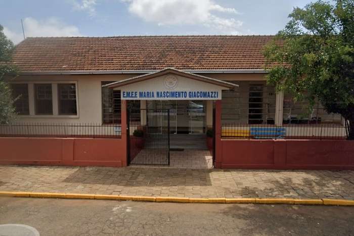 frente da escola