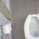 Visão da câmera escondida mostrando privada de cima