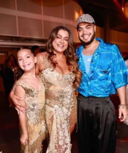 Preta Gil ao lado do filho e neta