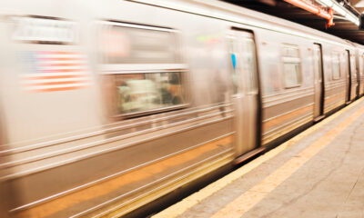 trem de metrô saindo