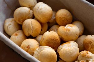 Cesta de pão de queijo