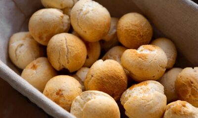 Cesta de pão de queijo
