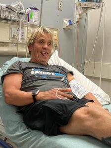 Charles Robinson hospitalizado após mordida de morcego