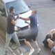 Casais se agredindo na rua
