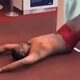 Striptease interrompe rotina de embarque em aeroporto