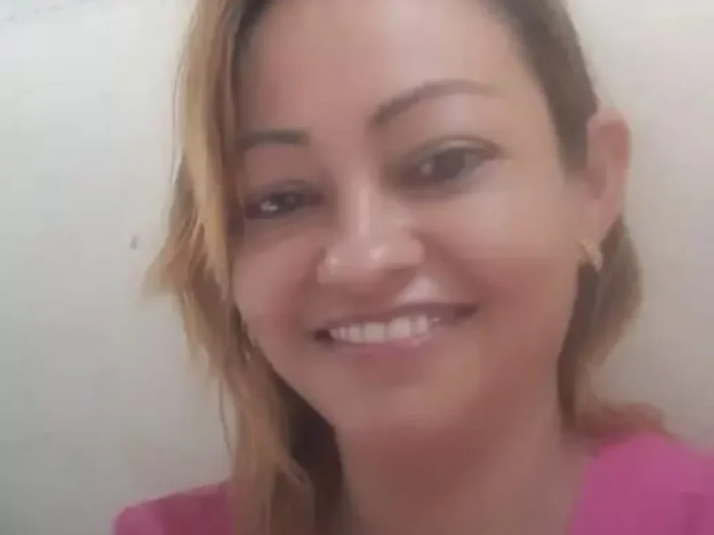 Filha relata que mãe era pressionada pelo parceiro e pede informações que levem ao seu paradeiro.