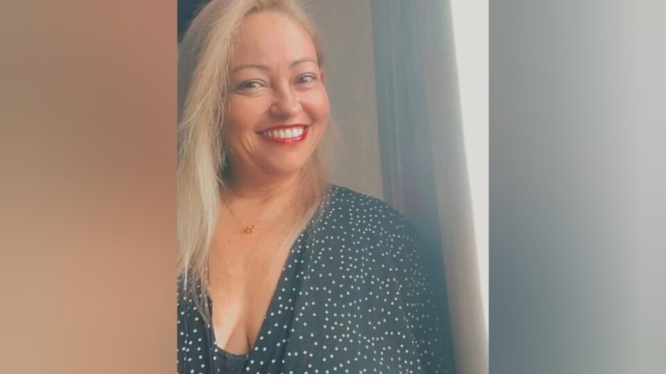 Filha relata que mãe era pressionada pelo parceiro e pede informações que levem ao seu paradeiro.
