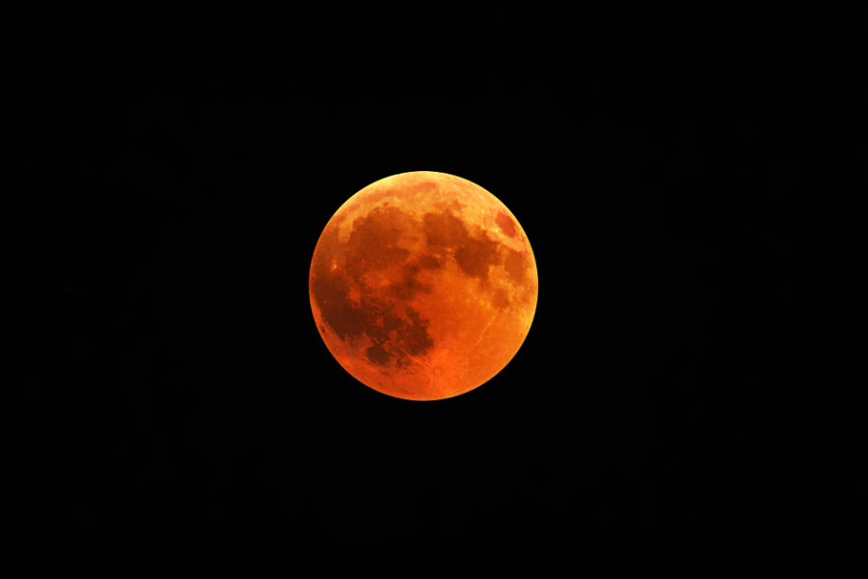Lua vermelha