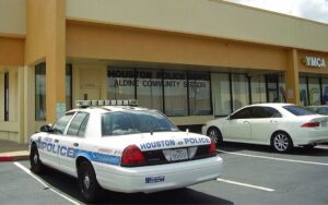 Criança morre baleada após tocar campainha em Houston