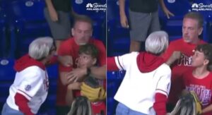 Mulher viraliza ao pegar bola de criança em jogo de beisebol