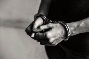 Homem de 48 anos foi detido pela PM suspeito de filmar as partes íntimas de uma jovem durante o treino em academia de BH