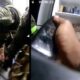 Policiais do Rio são filmados levando itens de residência
