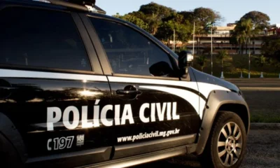 Imagem mostra carro preto da Polícia Civil.