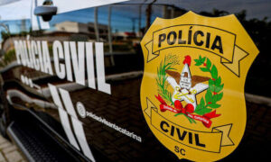 Imagem mostra carro da Polícia Civil de Santa Catarina.