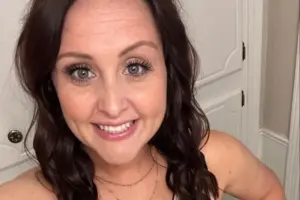 Mãe da professora contou que a filha notou algo estranho ao beber a margarita | Reprodução/Facebook