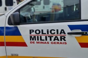 Imagem mostra carro da Polícia Militar.