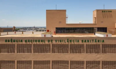 Agência Nacional de Vigilância Sanitária fiscaliza e apreende lote de chá falsificado e suplementos irregulares