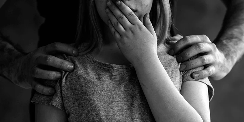Maquiadora e parceiro recebem pena por crimes sexuais envolvendo menores