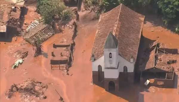 Tragédia Mariana vista de cima
