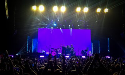 Mesmo com ingressos caros e vendas online complicadas, o público segue priorizando experiências reais em shows