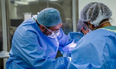 Médicos utilizam a MasSpec Pen para investigar células tumorais em amostras de tecidos | Divulgação/Hospital Israelita Albert Einstein